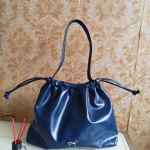 Korean-style minimalist, solid-colored, large-capacity drawstring bucket bag